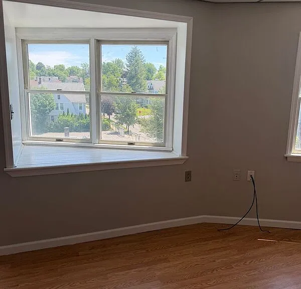 1820 Sanderson Ave #4 — Photo 2