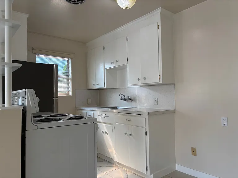 203 3rd Ave S #6 — Photo 5