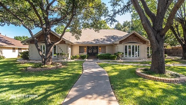 1st image of 1805 Club House Ln