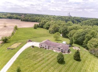 251 Coyote Ln, Coffeen, IL 62017