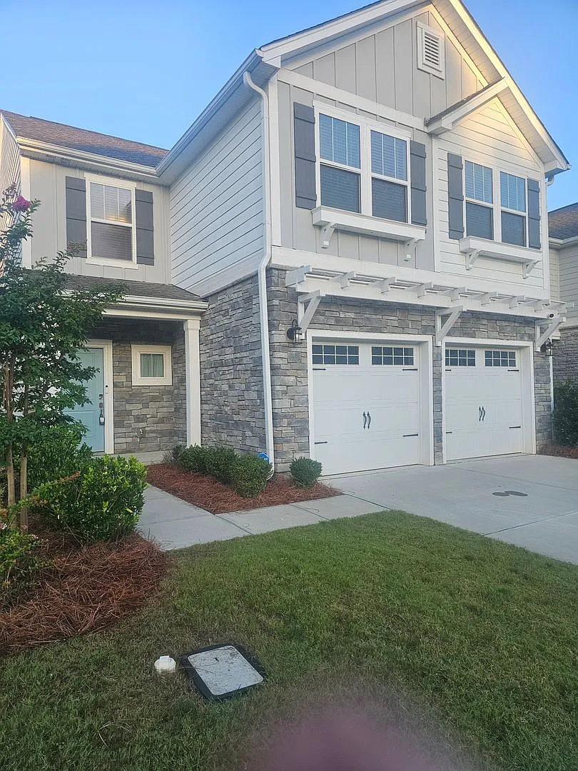 Attractive home in Monroe! LOFT!! Fenced yard — Photo 3