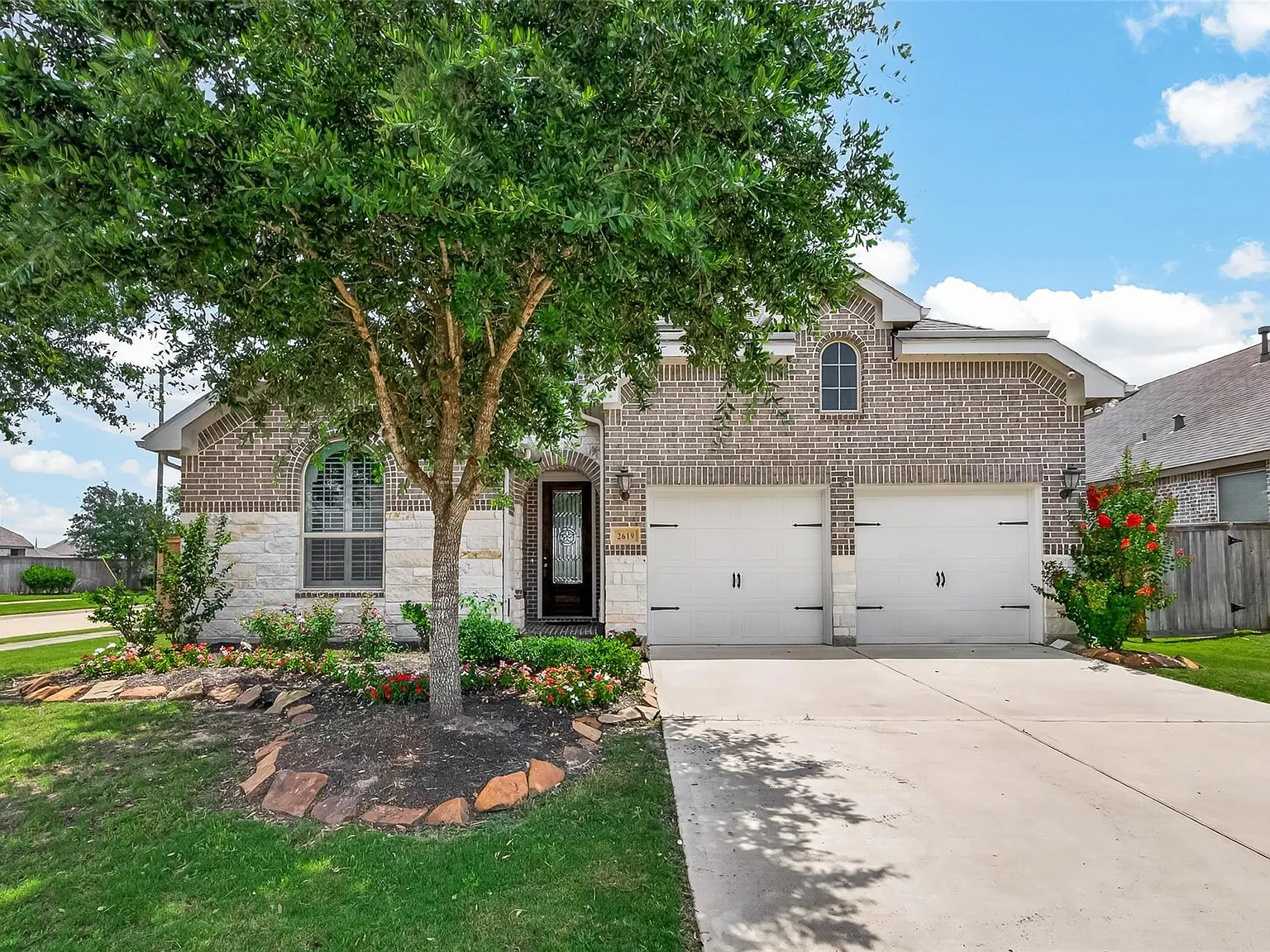 4 bed, 3.0 bath, 2940 sqft, $5,000 — Photo 1