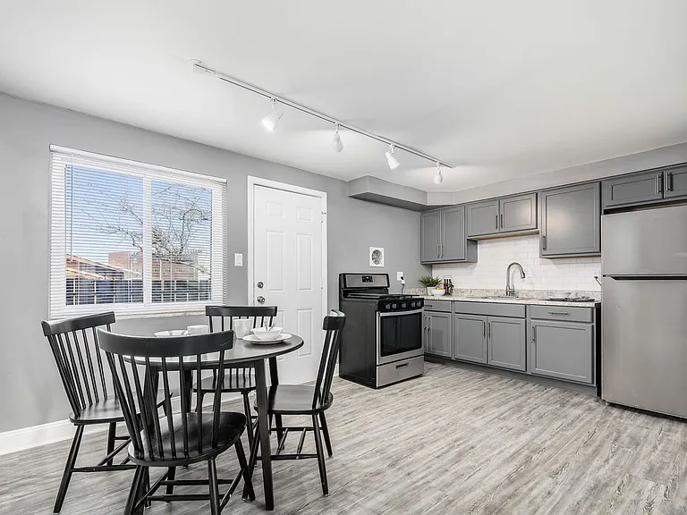 Courtyard Townhomes — Photo 41
