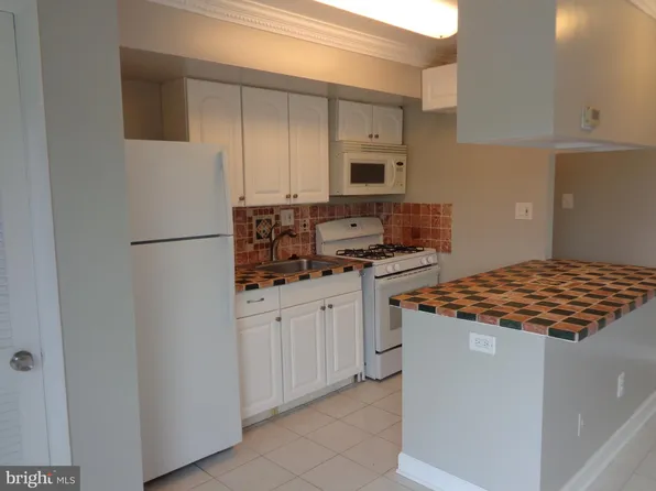 3400 25th St S APT 31, Arlington, VA 22206