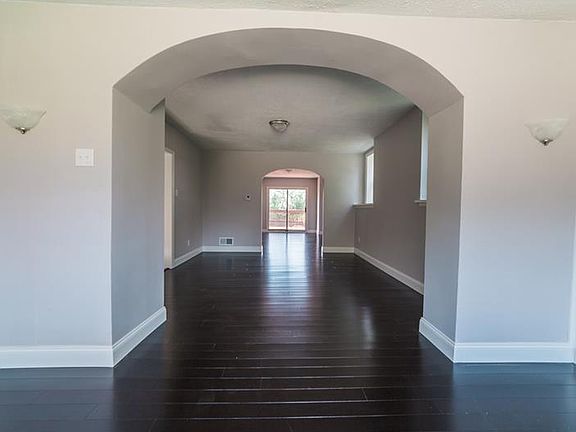 3rd image of 3006 Hazelhurst Ave