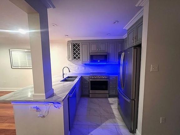 3rd image of 3201 Saint Charles Ave APT 203