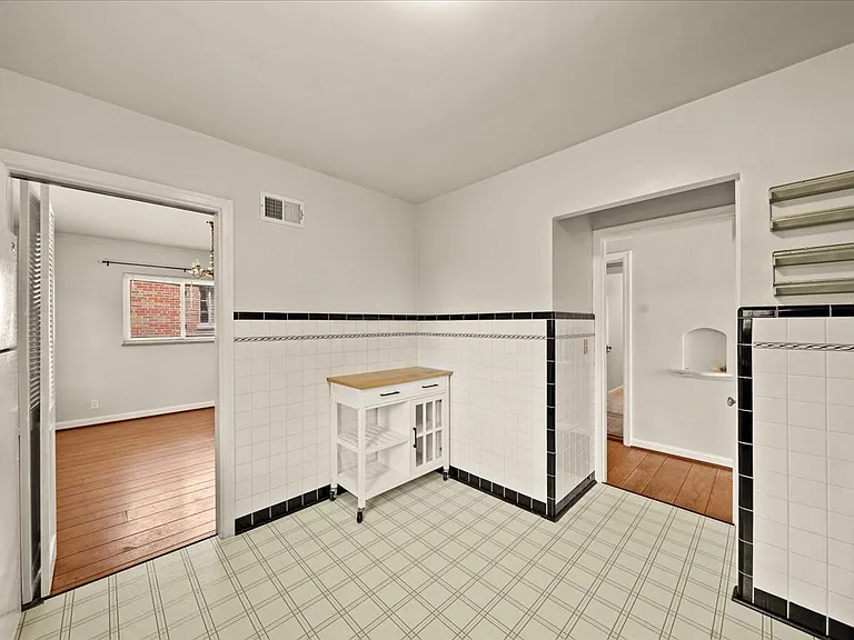 3151 Mozart Ave #2 — Photo 10