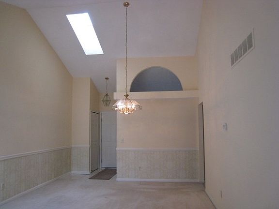 4th image of 5307 Finch Dr