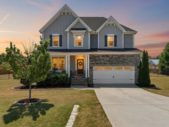 4900 Sunset Stream Dr, Fuquay Varina, NC 27526