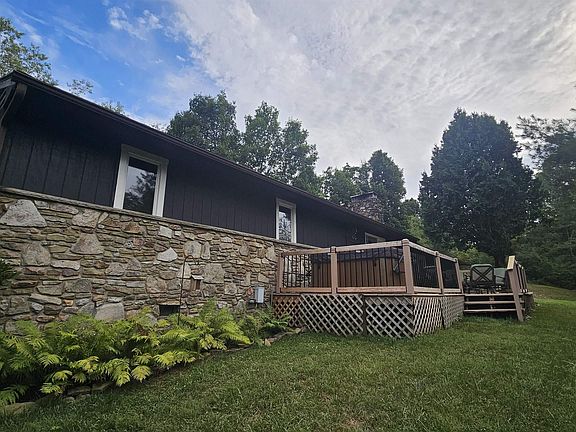 2nd image of 371 Red Oak Ln