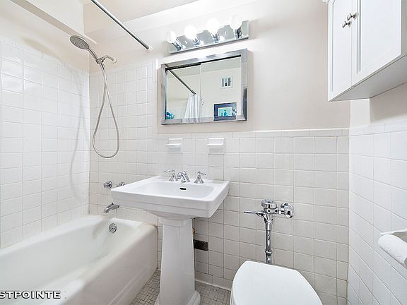 4th image of 335 E 51st St APT 1G