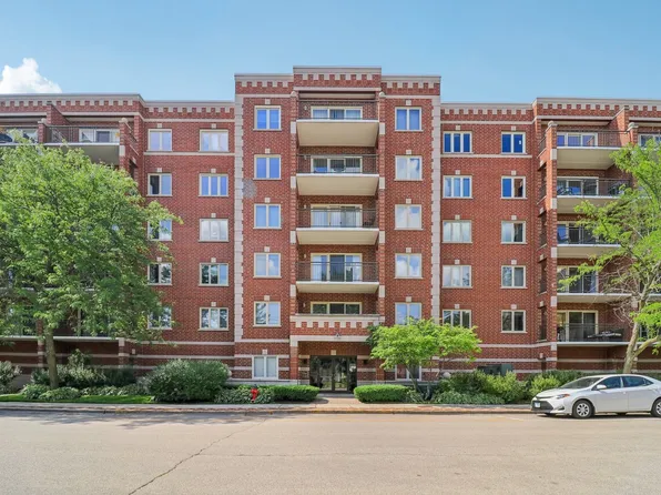 5005 Warren St APT 403, Skokie, IL 60077