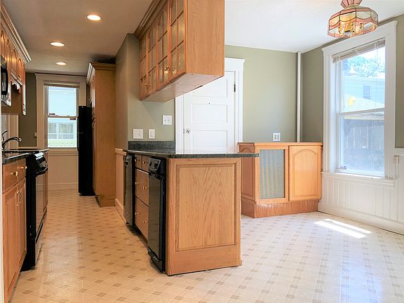 2nd image of 4 Berkshire St #1