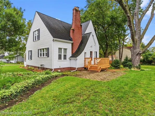 3091 Edgefield Dr, Waterford, MI 48328