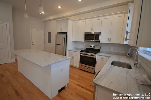 18 Murdock St Photo 1