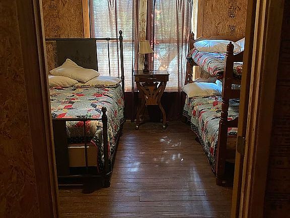 3rd image of 191 Starr Ln