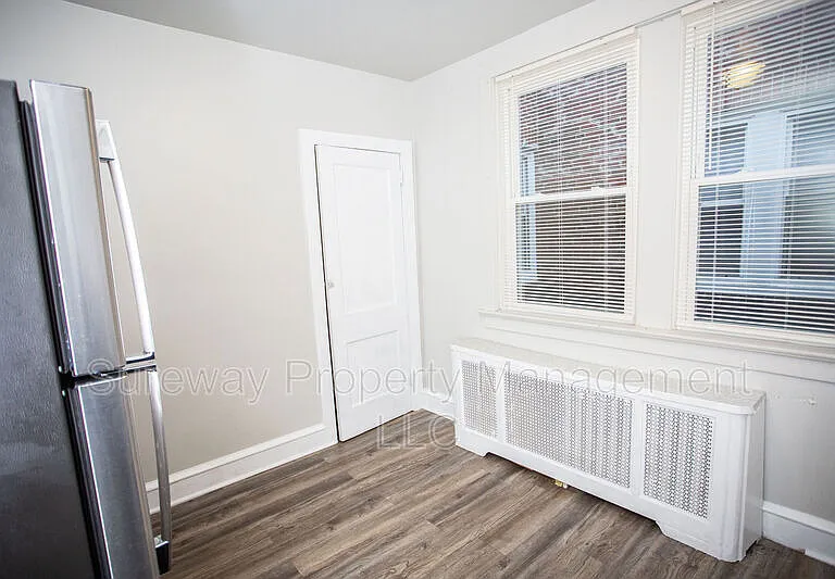 1034B Collings Ave — Photo 20