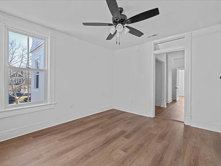 258 Maryland Ave — Photo 37