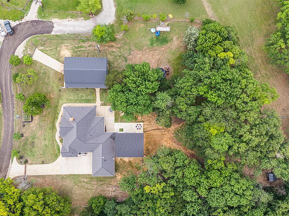 5th image of 586 Rustic Oaks Rd