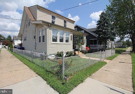 2nd image of 601 Arndt Ave