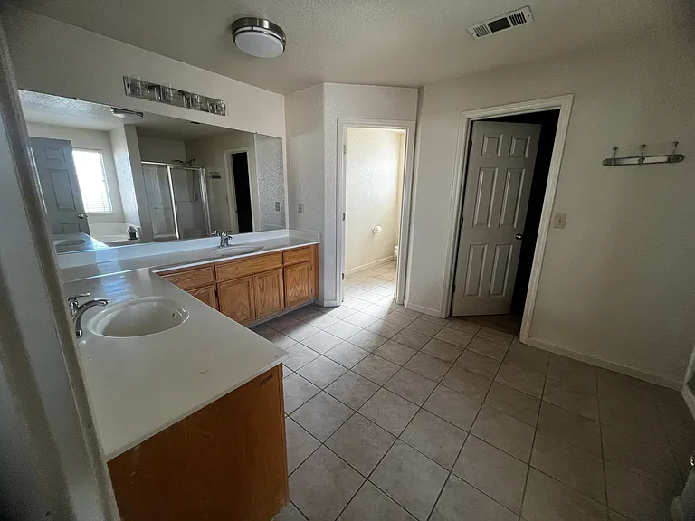 3231 Sutton Rd — Photo 4