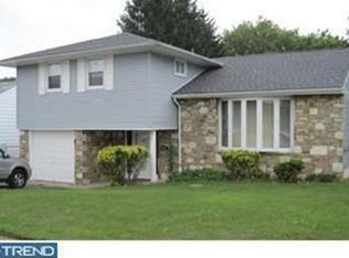 9741 Portis Rd, Philadelphia, PA 19115