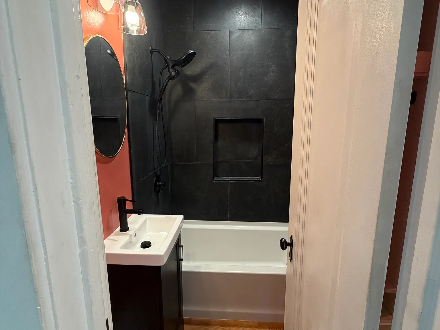 2 bed, 816 sqft, $1,600 — Photo 2