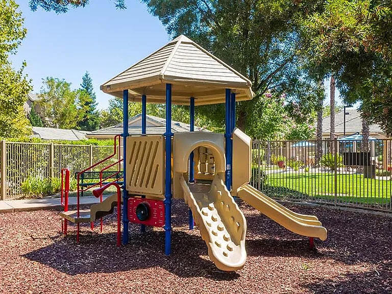 Ashton Parc — Photo 22