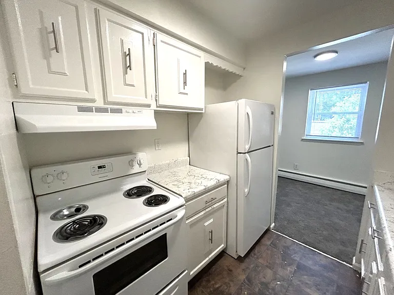 Ridgeway Court Apartments — Photo 15