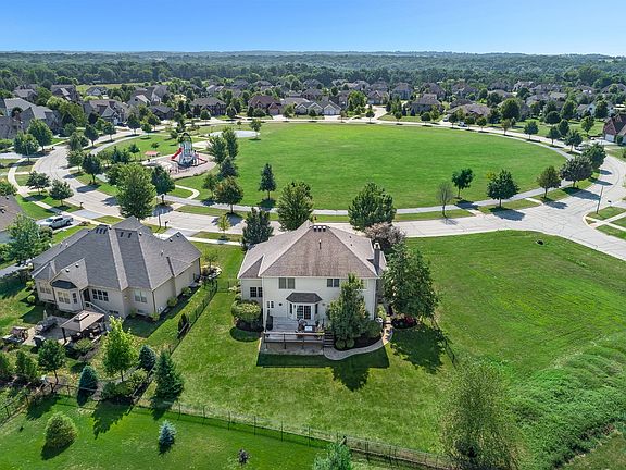 Enjoy fantastic neighborhood park & bike paths!