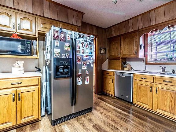 5th image of 4802 Green Brier Dr