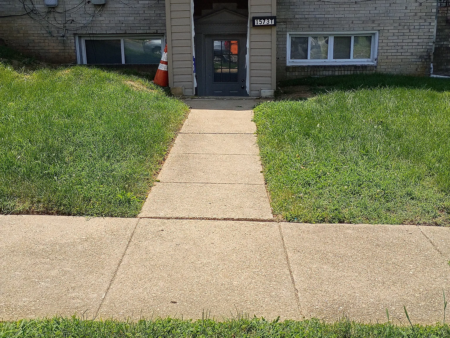 2 bed, 940 sqft, $1,275 — Photo 2