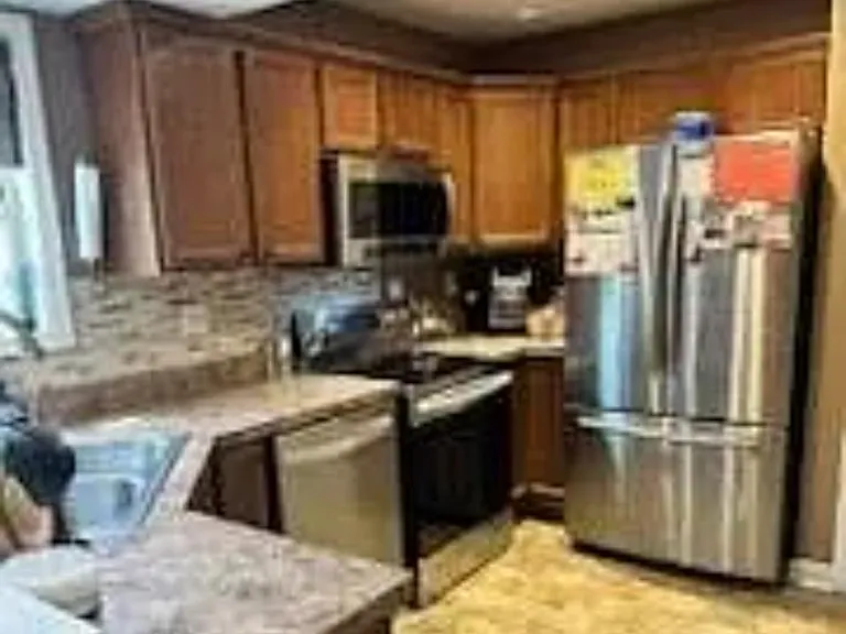 102 Cornwallis Dr — Photo 5