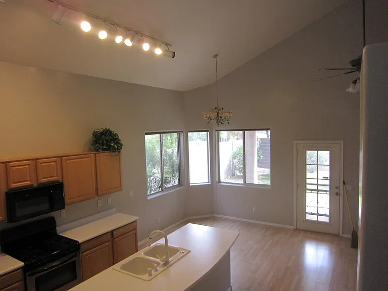 731 W Kent Pl — Photo 4