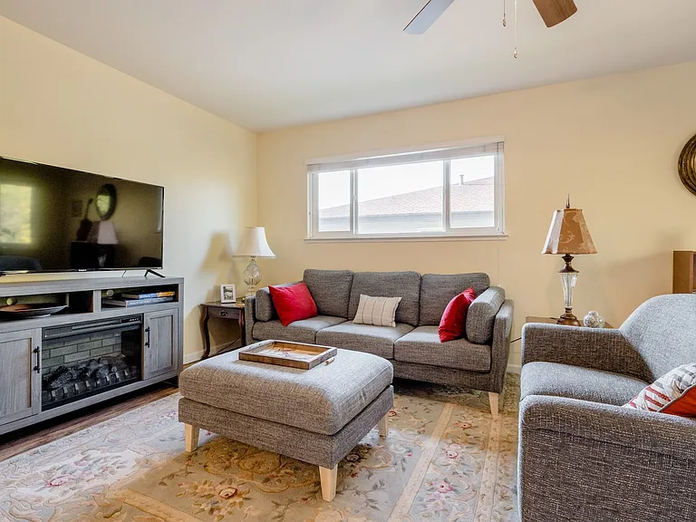 271 Sharp Cir #4 — Photo 8