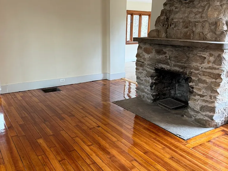 300 Amherst Rd — Photo 1