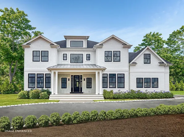 8 Red Creek Cir, Hampton Bays, NY 11946