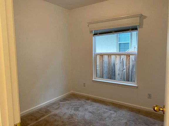 5th image of 2711 Mar Vista Dr Space 9