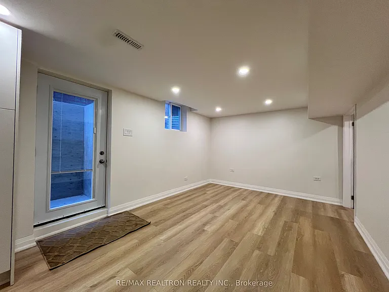 Trillium Dr — Photo 10