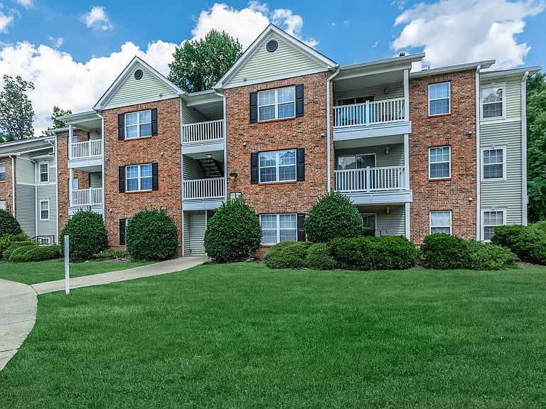 Overlook at Falling Creek Apartment Homes — Photo 25