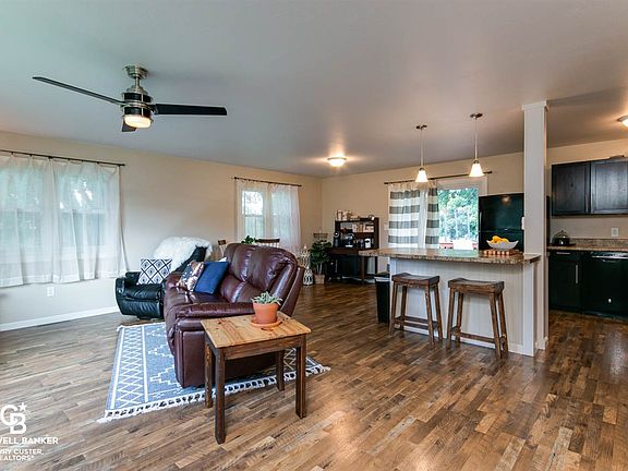 5th image of 1020 Bayview Cir
