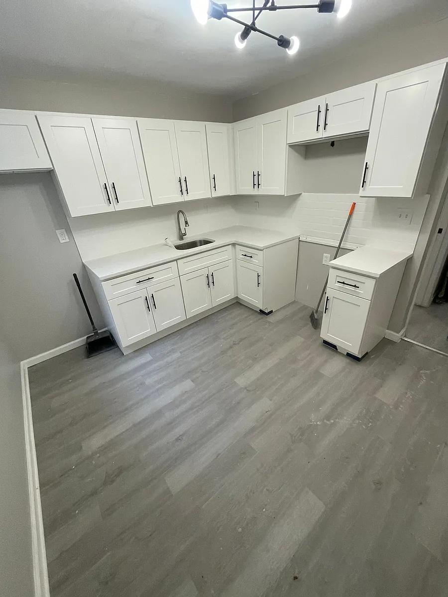Photo 2 of 7 - 291 W Runyon St #1F - Newark, NJ Building Photo - 291 W Runyon St #1F
