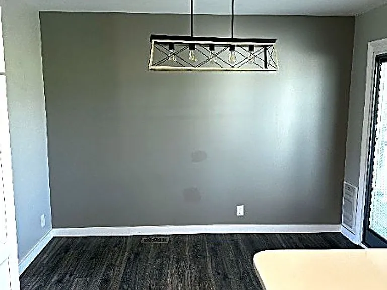 1102 E Sleepy Hollow Ln — Photo 21