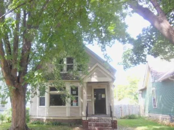 939 Charles Ave, Saint Paul, MN 55104
