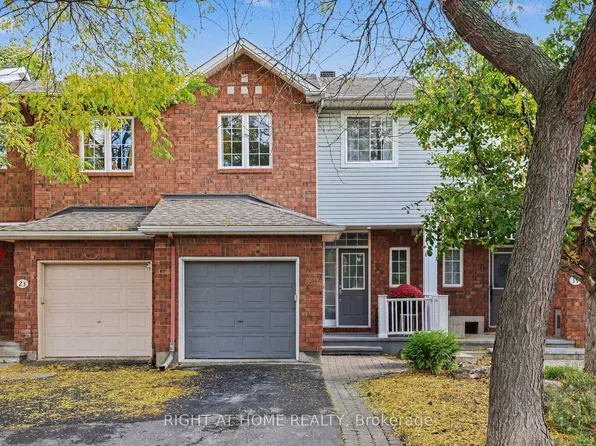 21 Kettleby St, Ottawa, ON K2K 3C4