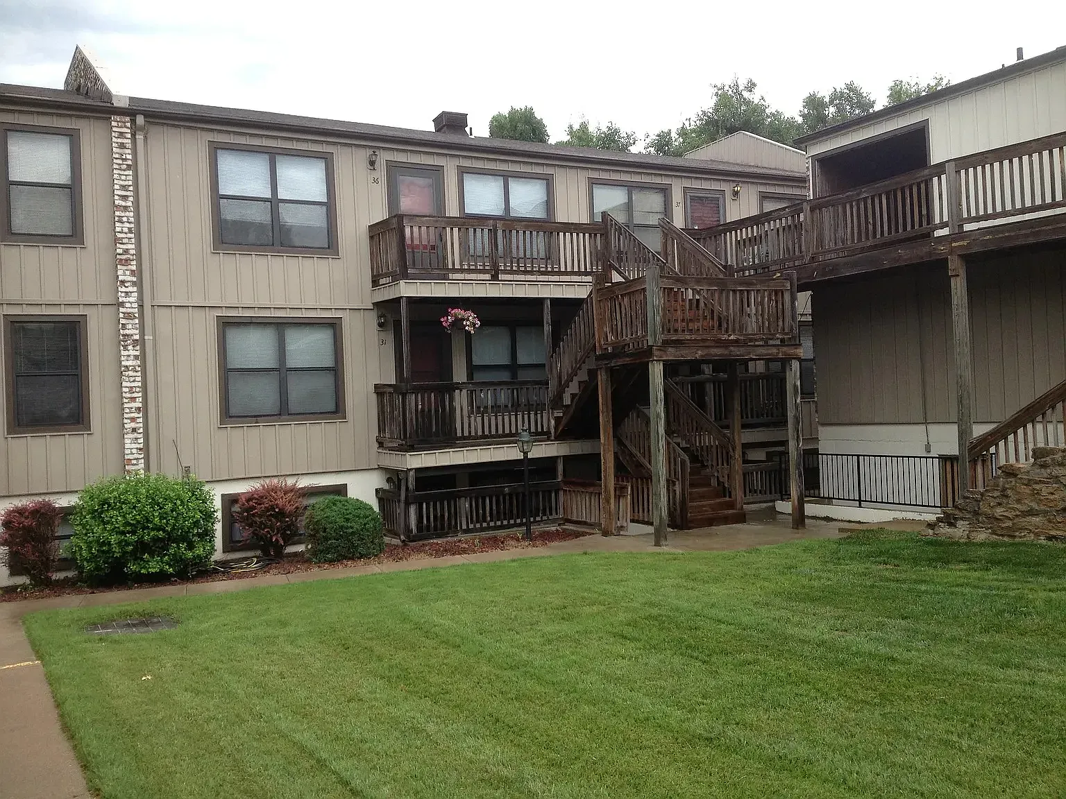 Hillstone Apartments — Photo 1