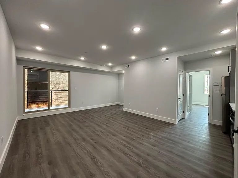 675 N 41st St #6 — Photo 2