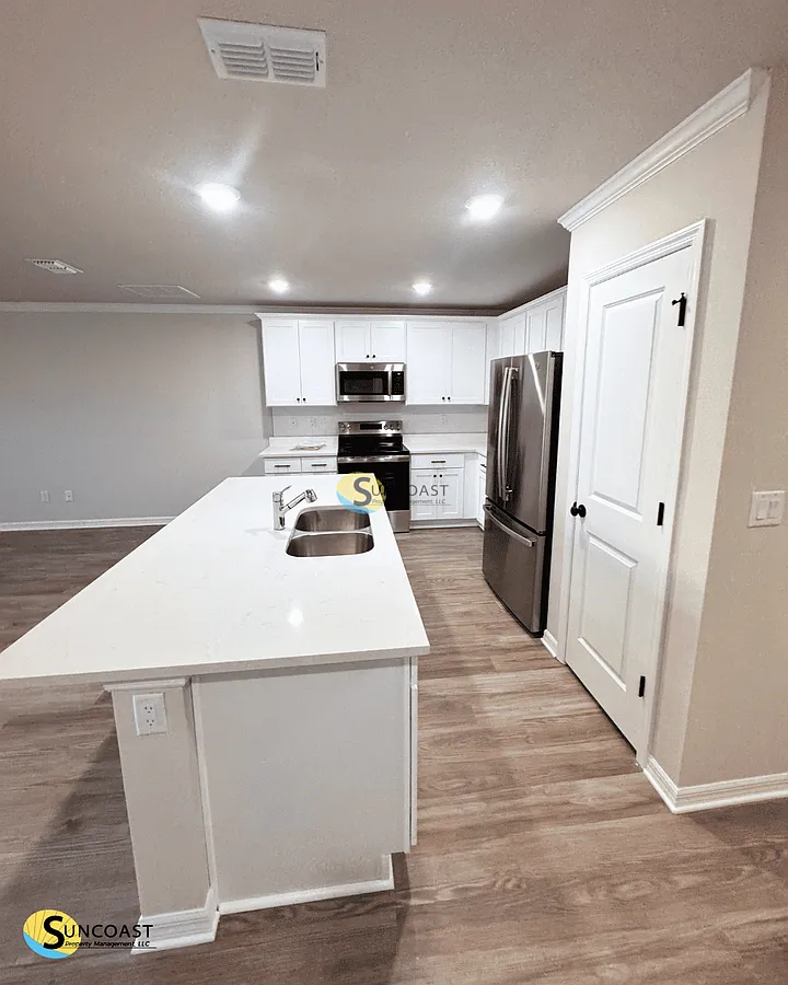 New Home Vibes! 3BR, Patio, Vinyl Floors! — Photo 4