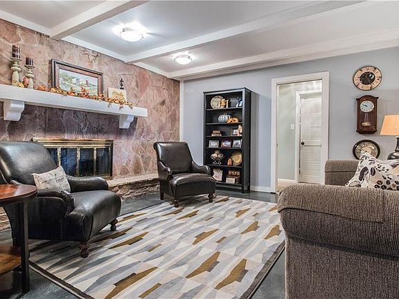 4th image of 1414 Miller Ln