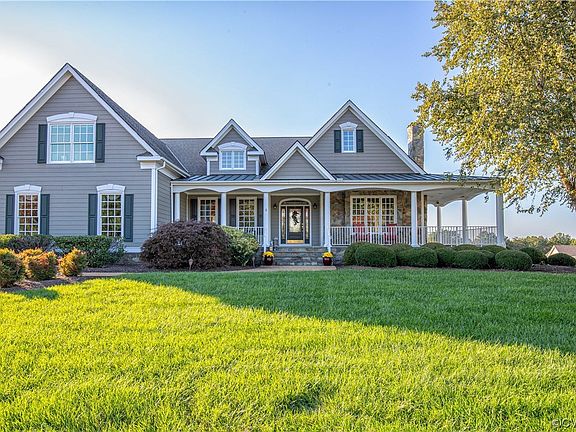 4th image of 824 Dogwood Dell Ln